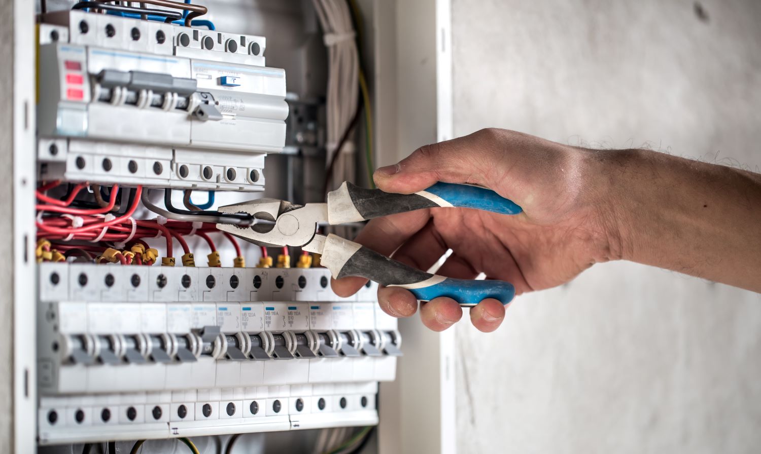 Electrician Services in sharjah,,Common electrical problems